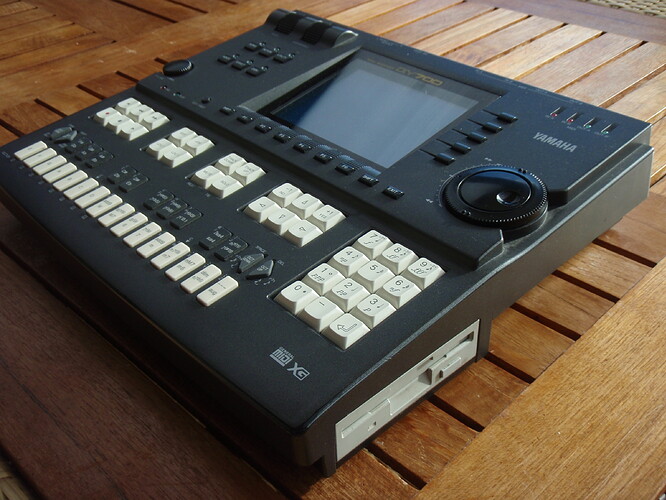 yamaha-qy700-1020604-151823174