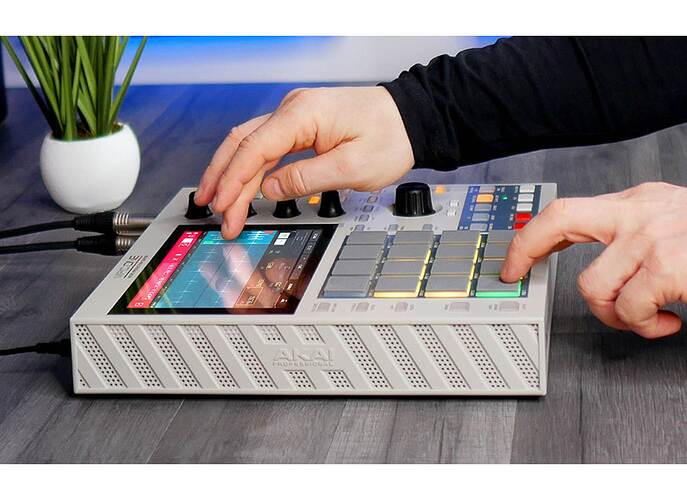 highres_akai-mpconeretro_4