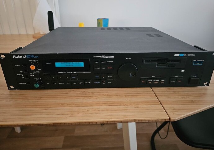 roland-s-220-5732797