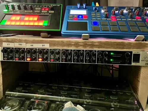 Behringer RX1602 V2