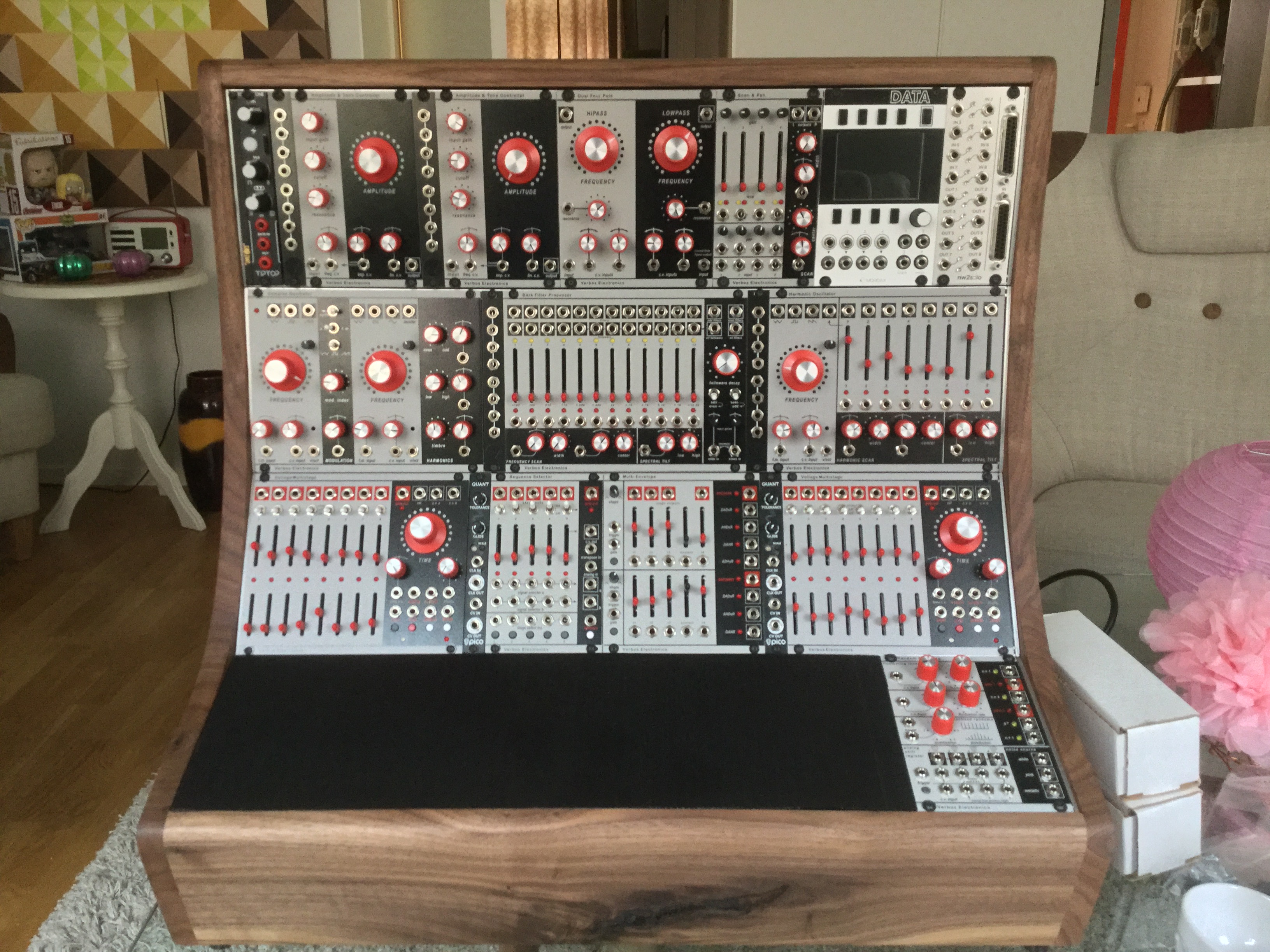 DTM・DAW Eurorack modular case 104hp Moog Powered Eurorack Case - 104HP - Perfect Circuit