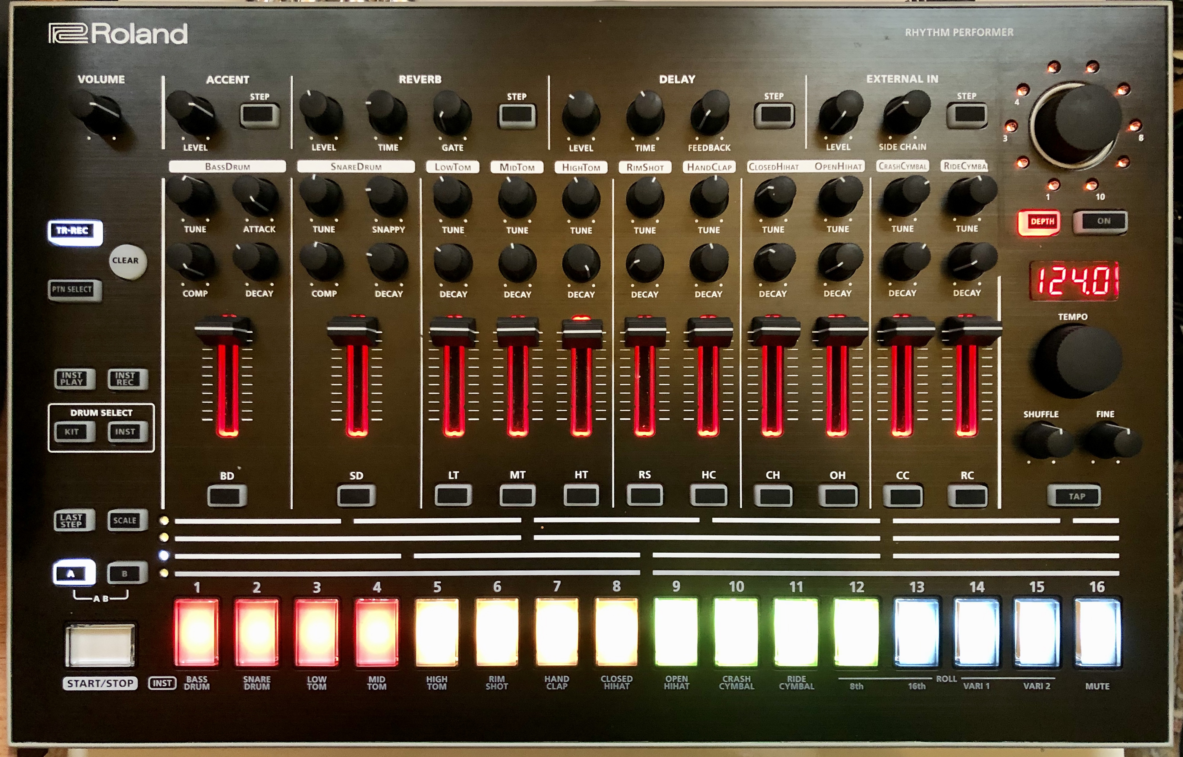 その他 Roland TR-8 Showroom: Roland Adds Vintage Sounds in the 7X7-TR8 Drum Machine