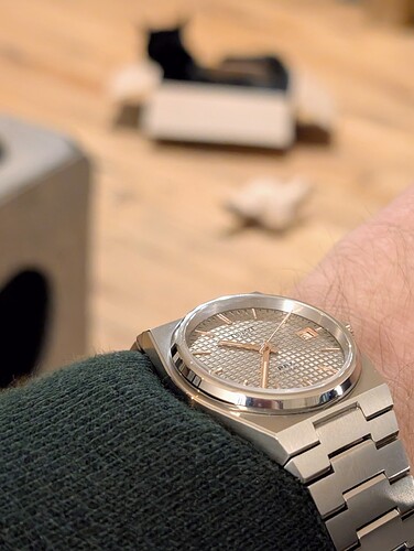 PXL_20251206_213740118~2