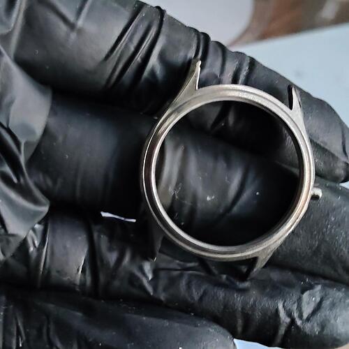 1e nikkellaag zit erop, kast over een schone polijstborstel gehaald, ontvet en in de activator voor een minuutje en weer in het bad voor een minuut of tien
