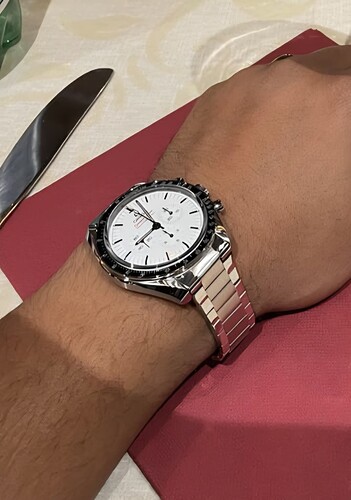 white-speedy-on-a-flatty-what-do-you-think-v0-xmdi90mmtjod1