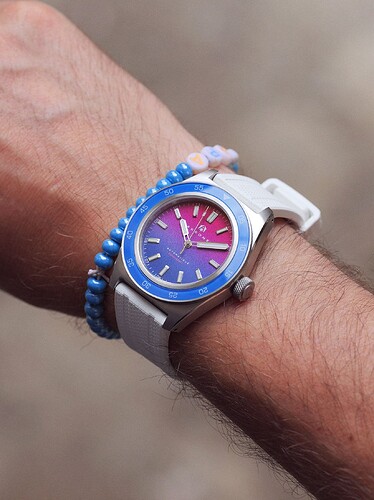 C02_NEREE_SUNSET_WRISTSHOT_02