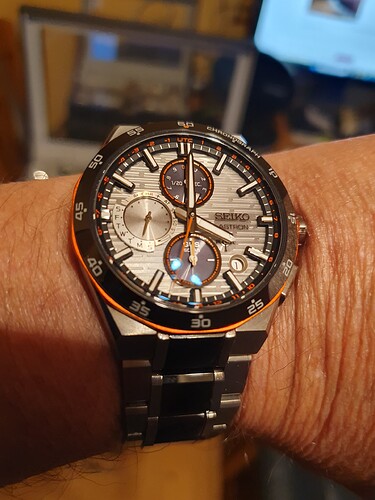 Seiko Astron oranje