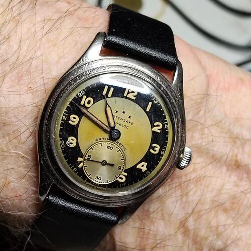 Drie sterren,  kast verchroomd, service beurt, glas vervangen en nieuw bandje    A