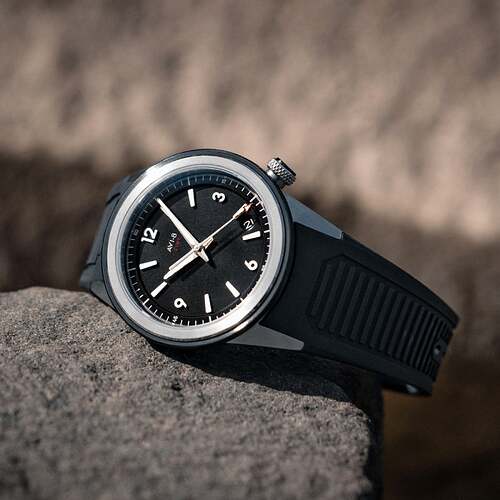 AV-4141-01-MS-Worn_Wound-81-OUTDOOR-Web_Crop_1800x1800