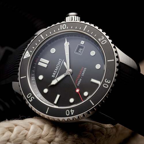 Bremont_S500_Black_Lifestyle_2