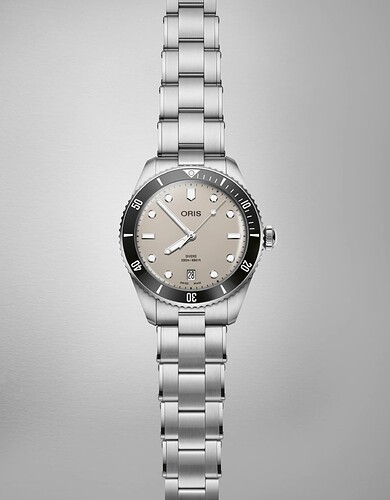 01 733 7795 4051-Set - Divers Date_HighRes_19966-v1