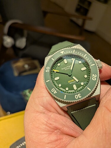 PXL_20251128_160559732.MACRO_FOCUS