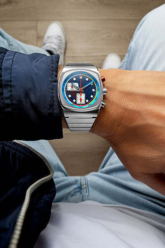 ElectricBlue-SuperMetricWristshot-SD_05b6bd9e-96ce-4cee-a817-147877ebf53b