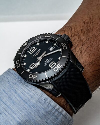Longines-HydroConquest-Black-Ceramic-11-1140x1425