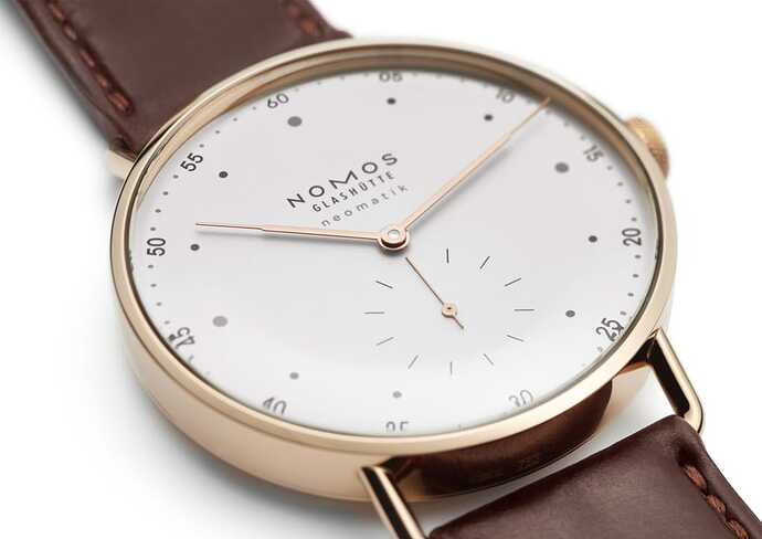 1180-metro-neomatik-gold-detail-dial