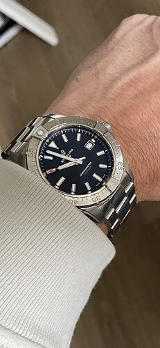 Breitling Avenger 42 zwart