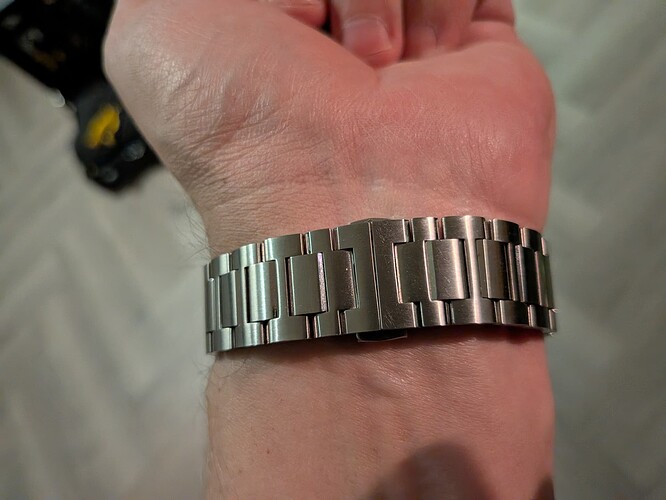 PXL_20251125_181643198.MACRO_FOCUS.MP