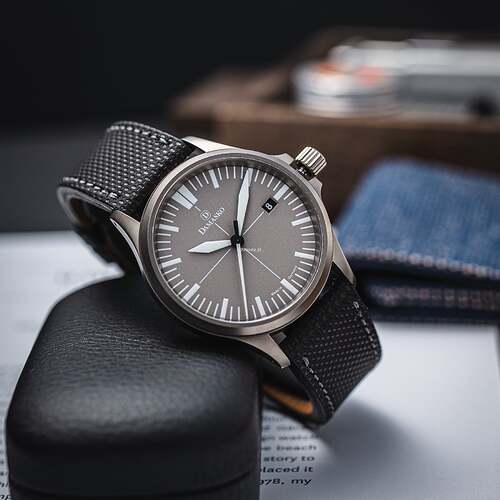 DS30Grey-09