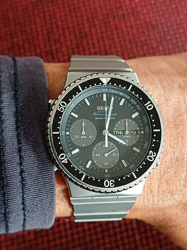 17600185400911378589803042821619