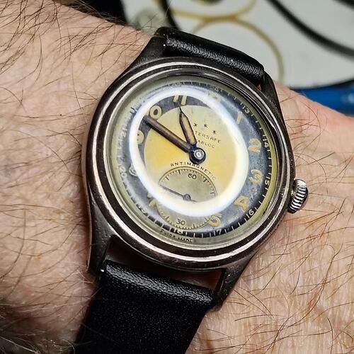 Drie sterren,  kast verchroomd, service beurt, glas vervangen en nieuw bandje   C