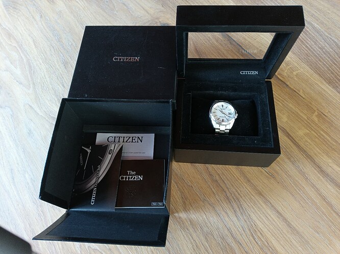 citizen AQ4020-54Y