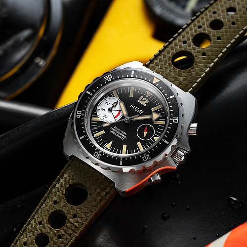 HGP-200m-chronographe-mecaquartz-vintage-lum-black-dial-black-bezel-green-rally-rubber-strap-25-H2CM-003-RB2-GRN-in-situ