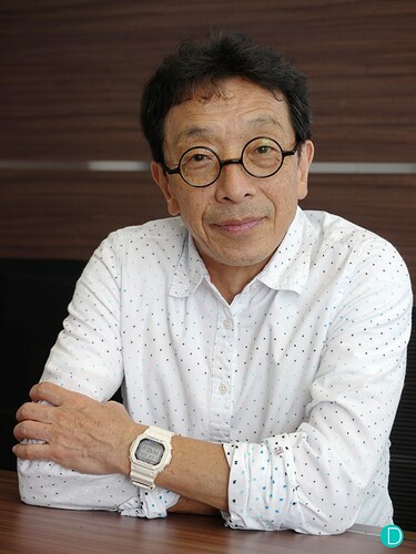 kikuo-ibe-seated2