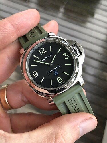 Panerai_Luminor_Base_Logo_PAM00774_-_2019_Watch_Vault_02_2048x