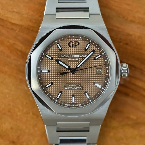 Girard-Perregaux-Laureato-38mm-Copper-Hands-on-Review-10