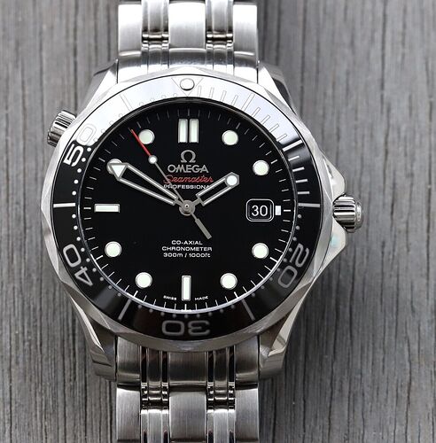 OmegaSeamasterProfessional300M41mm212.30.41.20.01.003-2017WatchVault01
