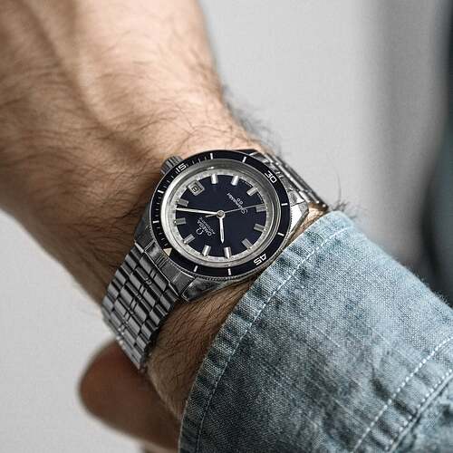 2077-Seamaster60-Wrist_1024x1024