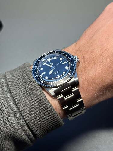 i-bought-my-first-watchdives-watch-and-i-wanted-to-share-my-v0-5cowi4r0j61g1