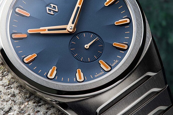 Formex-Aria-Manufacture-Chronometer-40-mm-Denso-Blue-Dial-Close-Up-1