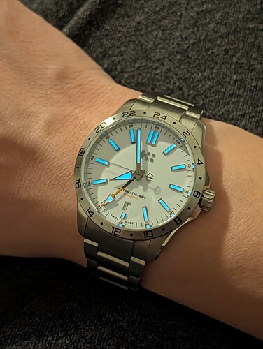 PXL_20251201_185617855.NIGHT~2