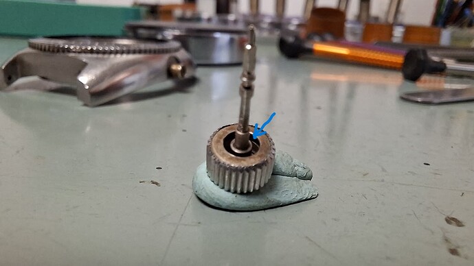 crown with thread bis