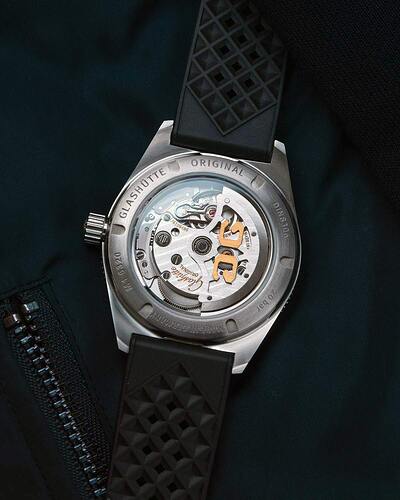 Glashuette Original SeaQ sapphire case back_004