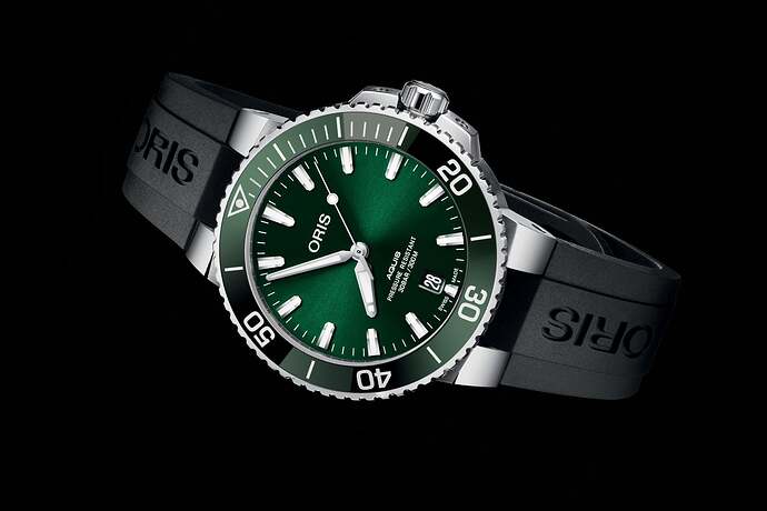 Oris-Aquis-Date-Green-Dial-39.5mm-20