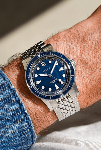 wristshot_blue_bor_37