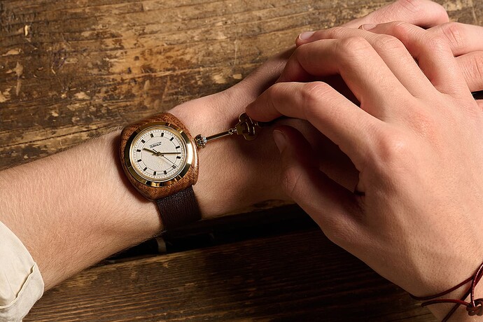 raketa-golden-key-wood-watch-winding