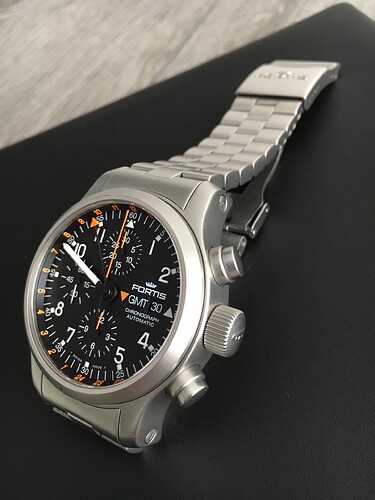 OH.watches.Fortis.B42_Pilot_GMT.schuin2.161030