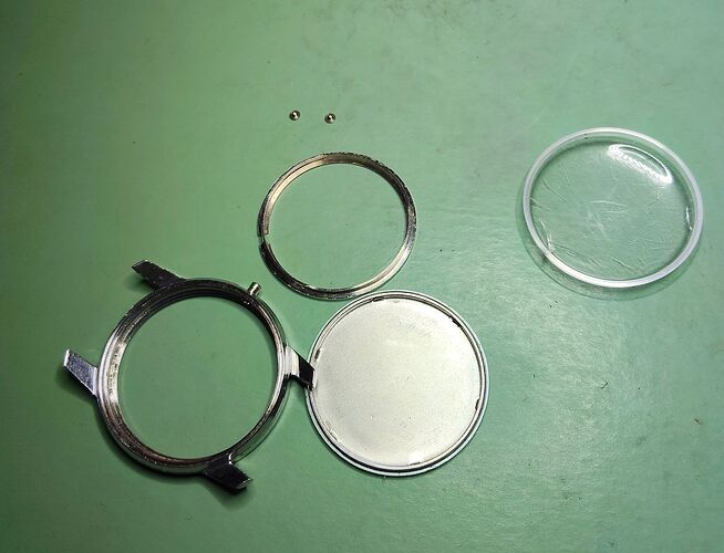 Kast en ringen en deksel weer brandschoon