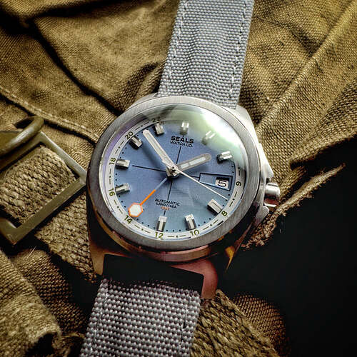 Everest_Blue_GMT_Automatic_grande
