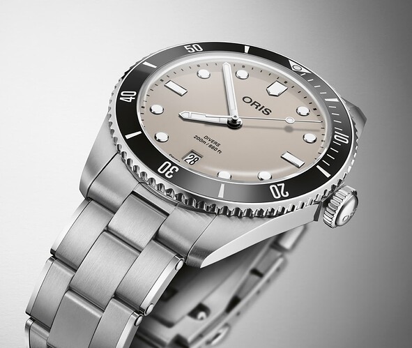 01 733 7795 4051-Set - Divers Date_HighRes_20063-v1