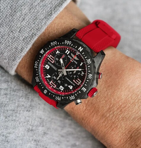 x83310d91b2s1-on-wrist_c8b596cd_thumbnail_1024