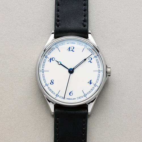 M1_Medium_Porcelain_White_Giedra_Black_1080x