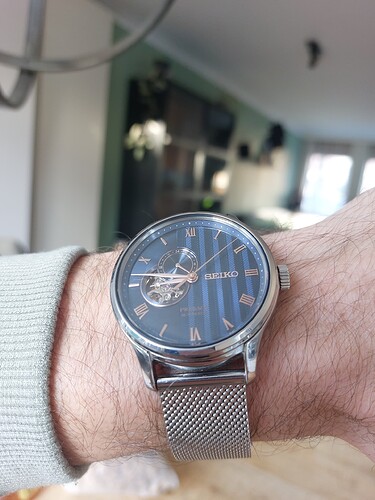 17618104786921808045071878635695