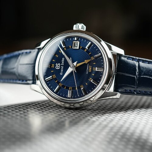 Grand-Seiko-Elegance-GMT-SBGM257-Moondrop-review-2