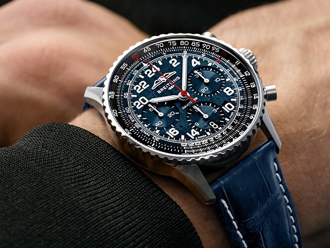 Schraegansicht-Navitimer-B02-Chronograph-41-Cosmonaute-Artemis-II-RefAB02307A1C1P1