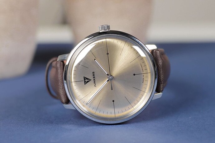 best-looking-watch-under-200