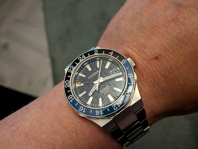 PXL_20251102_191810622.MACRO_FOCUS